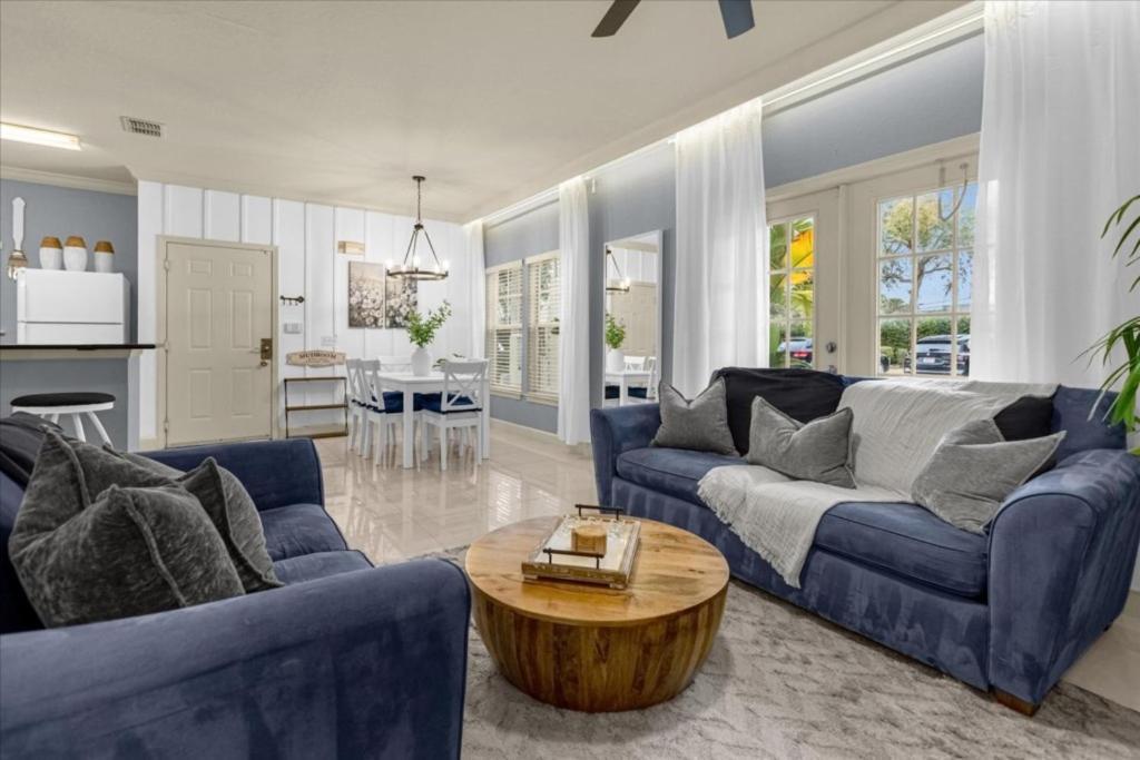 4 Bedrooms- 3 Bathrooms Lucaya Village 9-104 Lv 키시미 외부 사진
